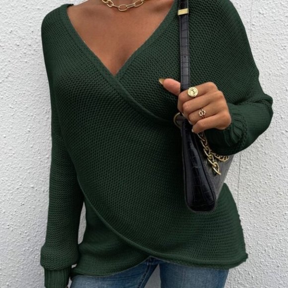 MODA ME COUTURE Sweaters - Hunter Green Contemporary Minimalist Crisscross Sweater